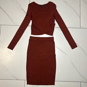 Two-piece elegant fall color garment, size small, brand almost famous